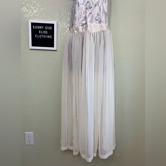 Rare Vintage Victoria Secret Embroidered Night Gown W/ Matching Robe One Size - Picture 4 of 16